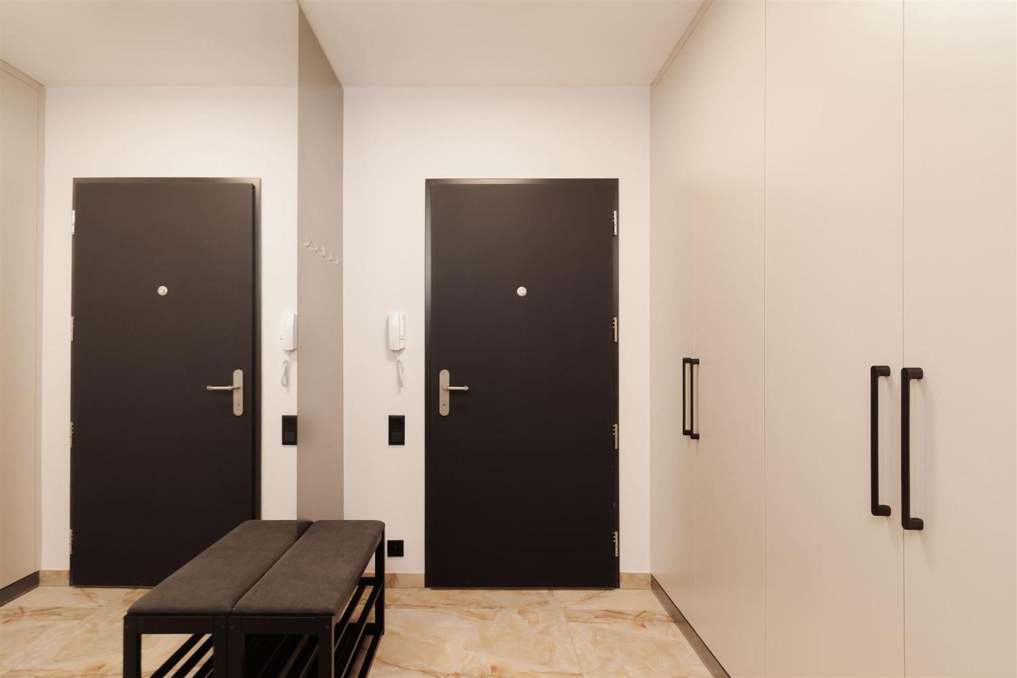 Luxury Sunny Home - Garage Parking, Metro, Balcony, Ps5 With Games Prag Exteriör bild