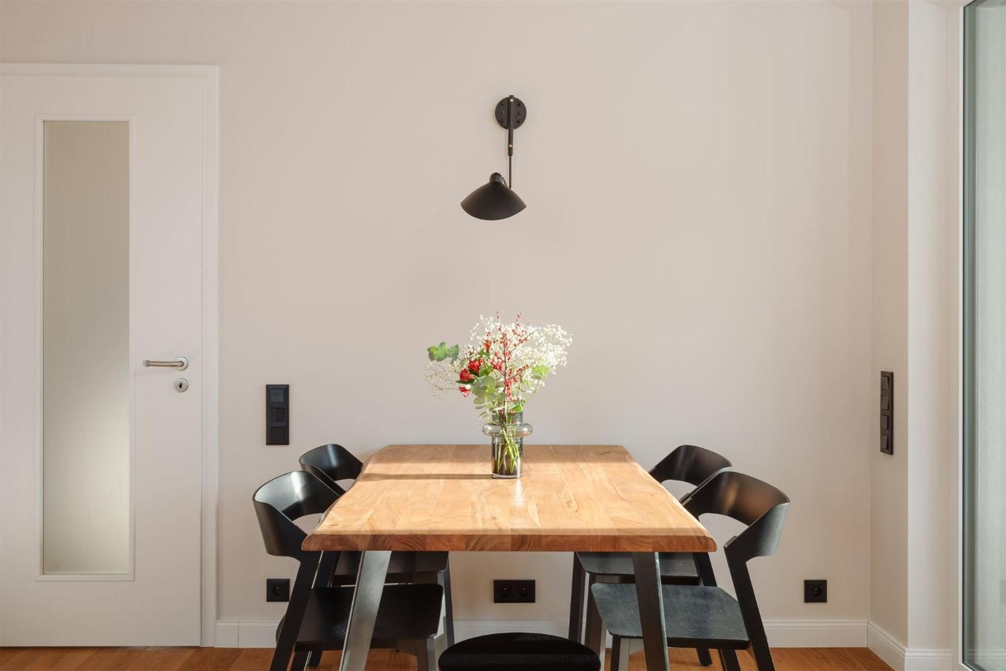Luxury Sunny Home - Garage Parking, Metro, Balcony, Ps5 With Games Prag Exteriör bild