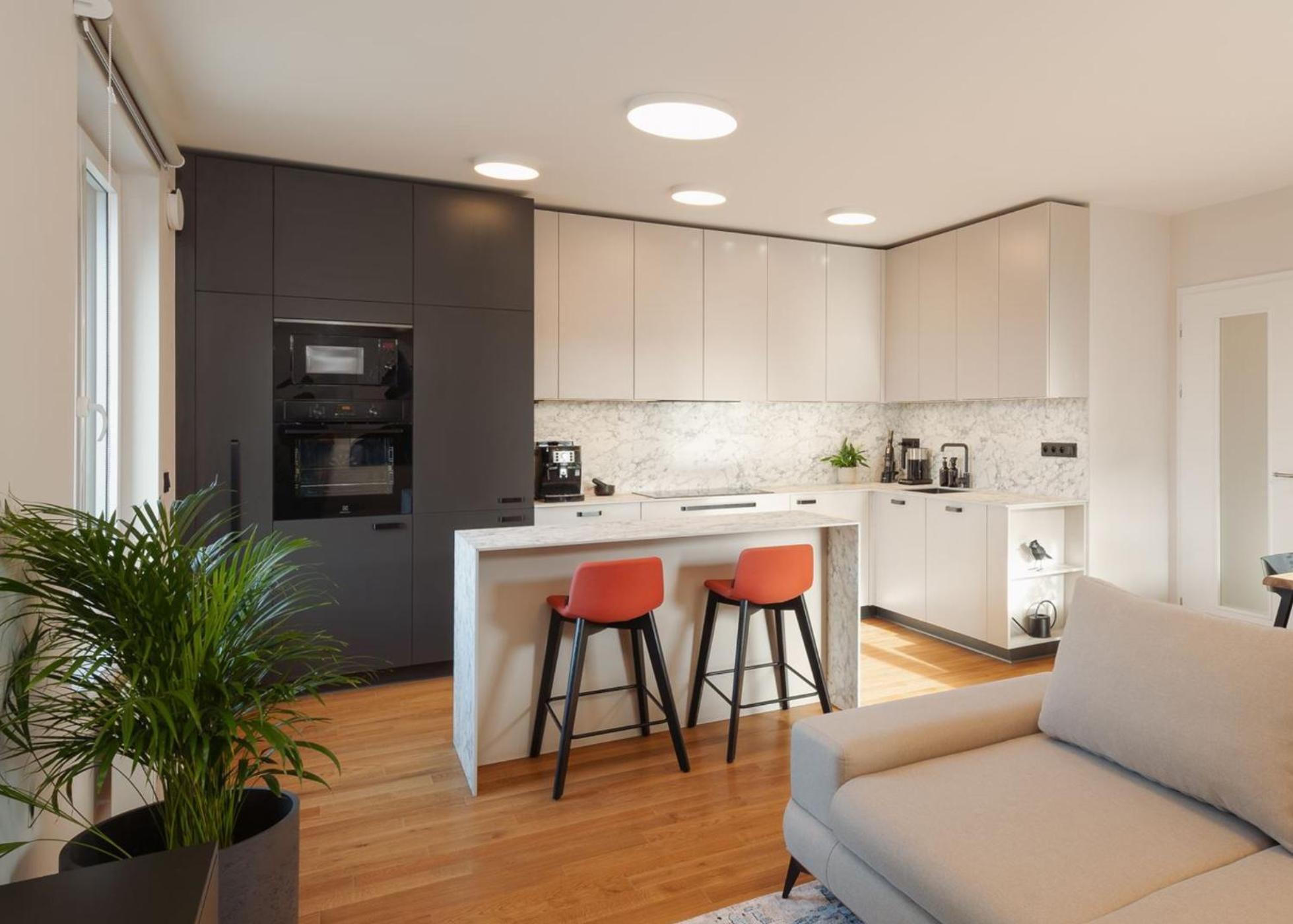 Luxury Sunny Home - Garage Parking, Metro, Balcony, Ps5 With Games Prag Exteriör bild